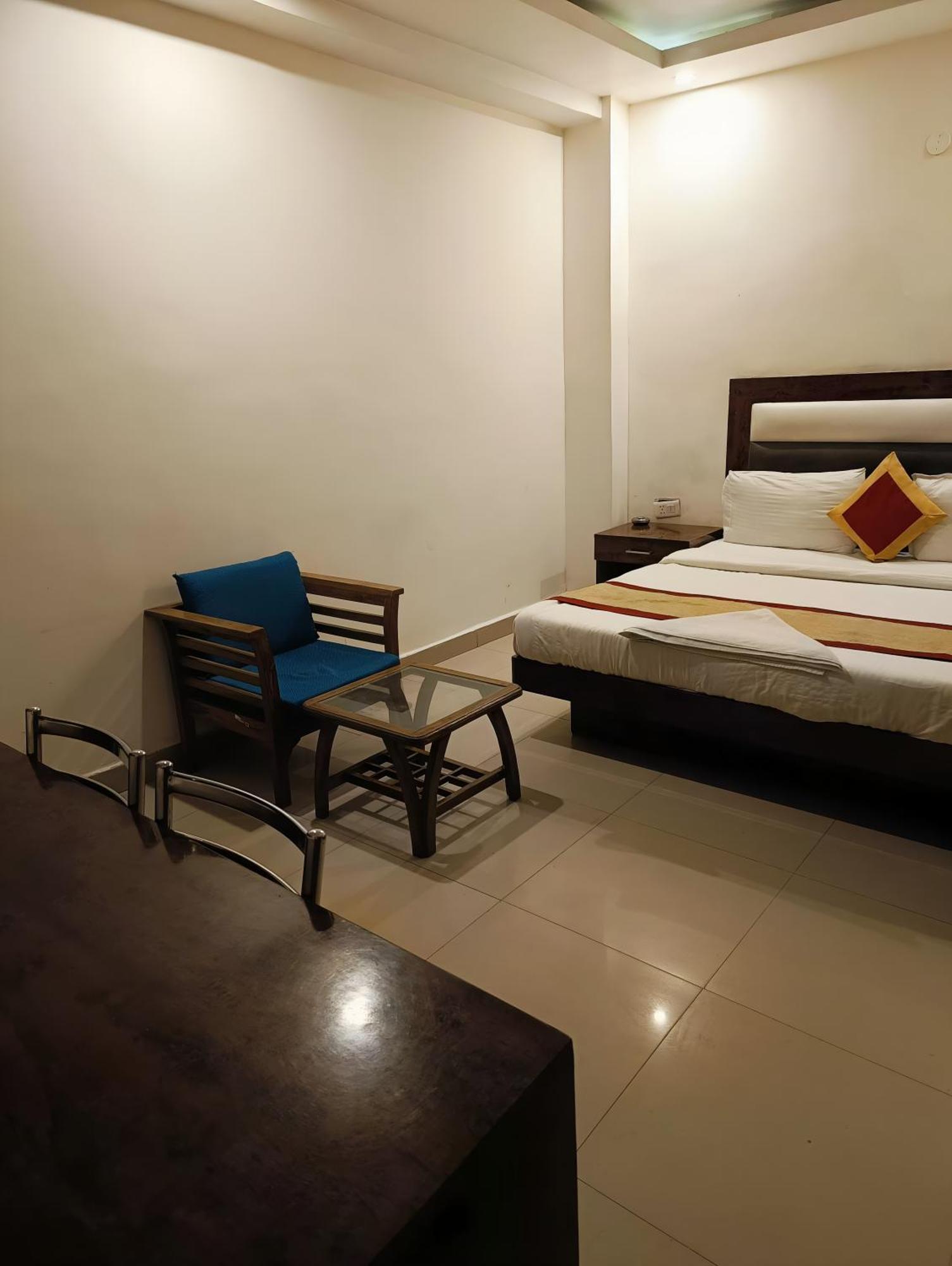 Airport Samara Inn New Delhi Exterior photo