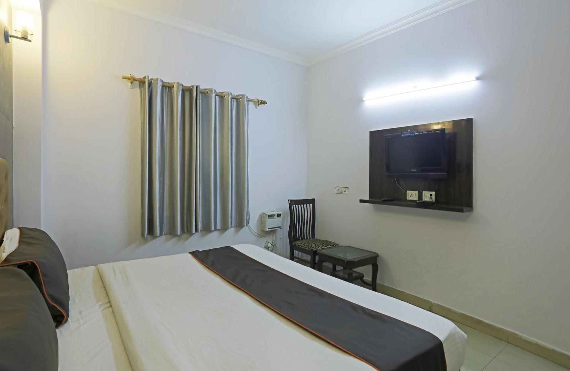 Airport Samara Inn New Delhi Exterior photo