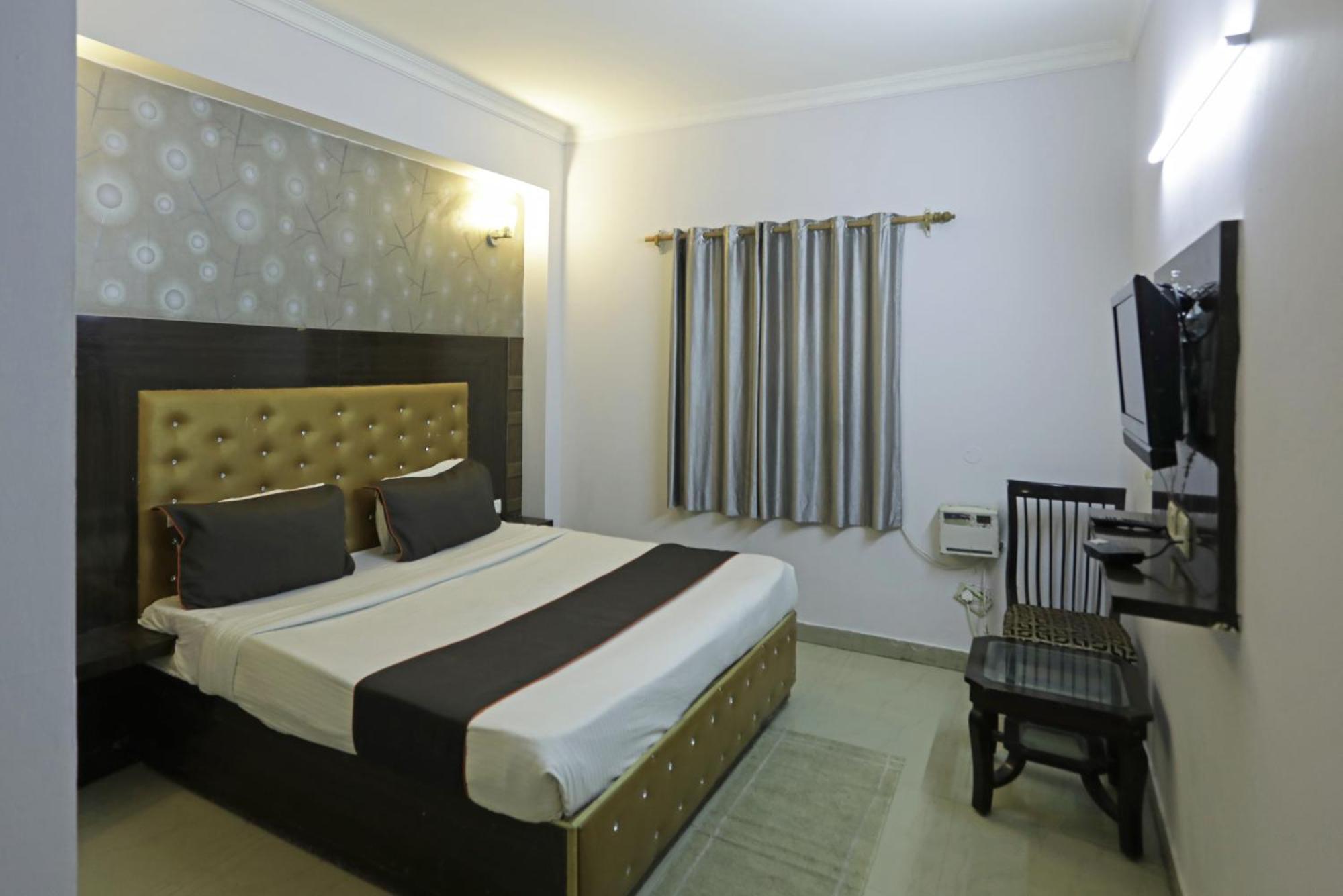 Airport Samara Inn New Delhi Exterior photo
