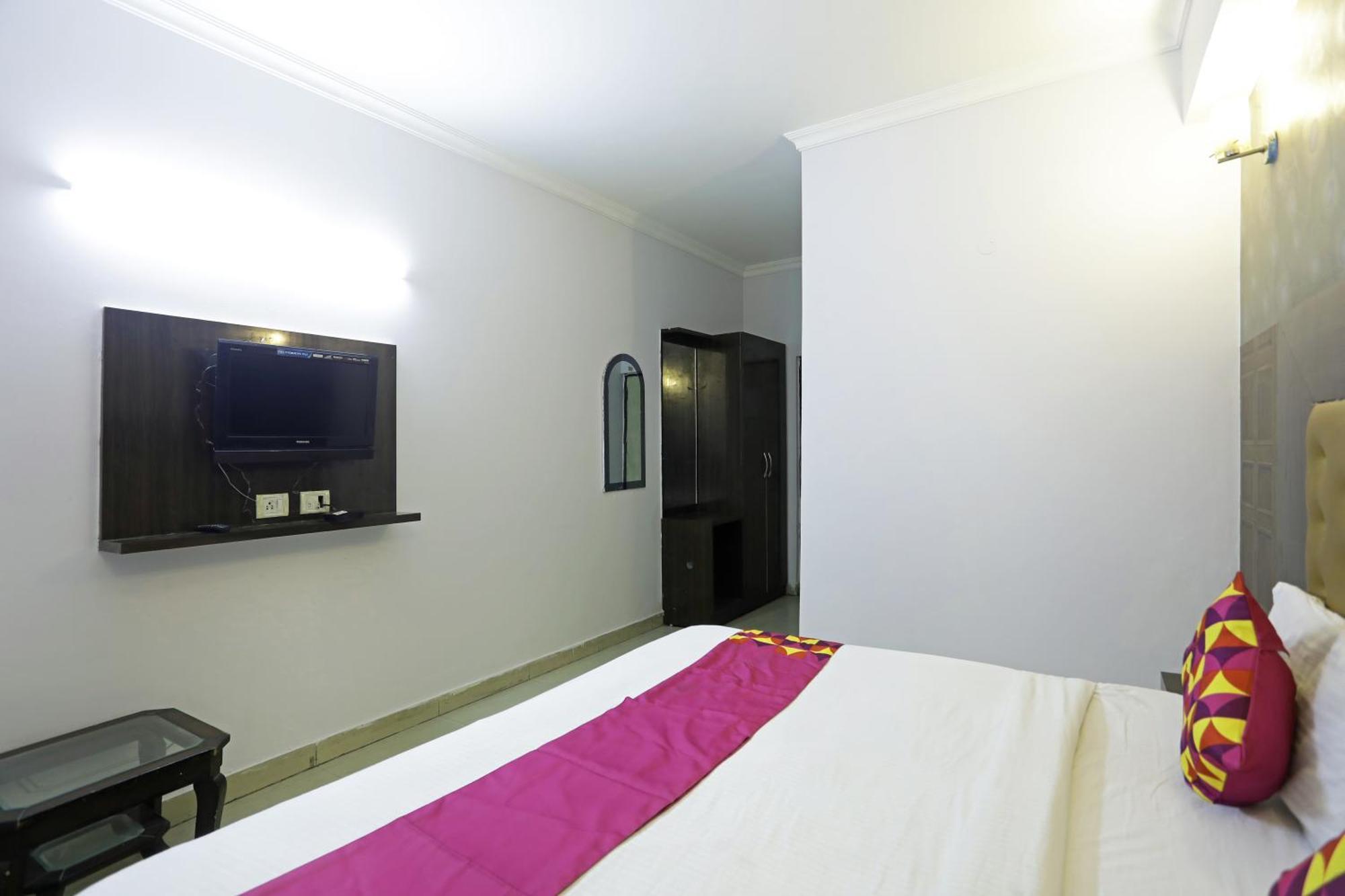 Airport Samara Inn New Delhi Exterior photo