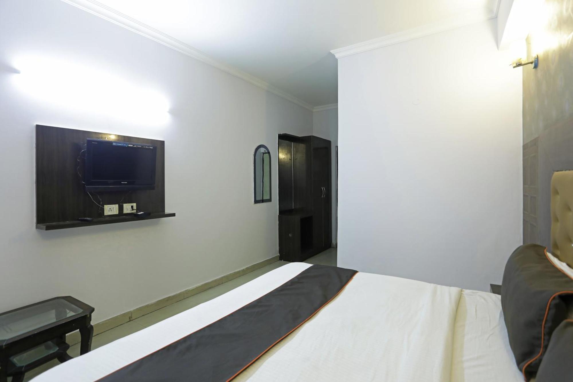 Airport Samara Inn New Delhi Exterior photo