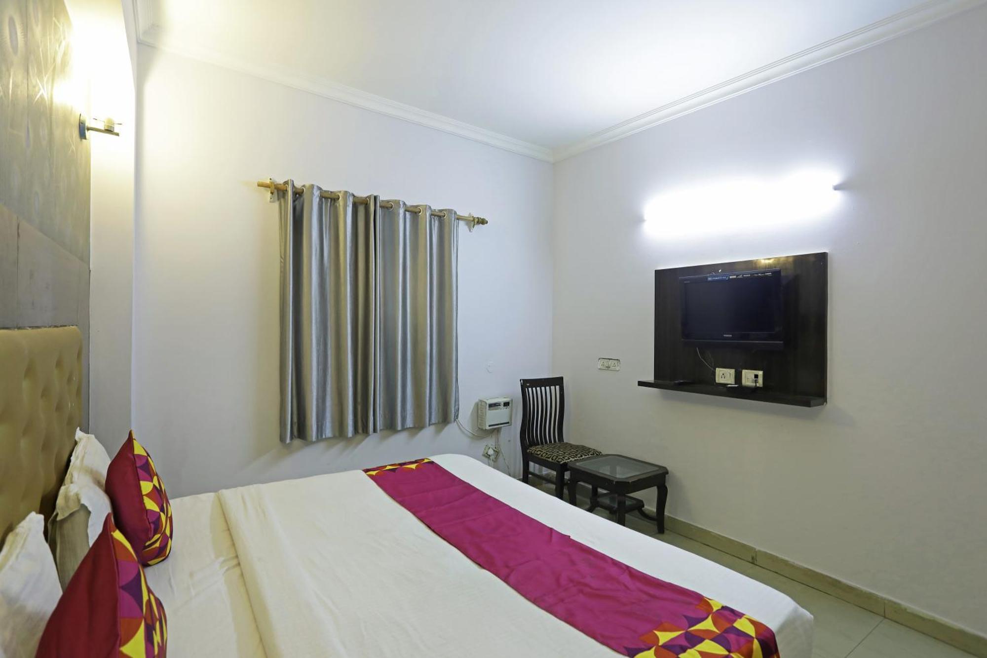 Airport Samara Inn New Delhi Exterior photo
